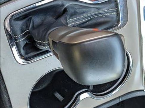 Used 2017 Jeep Grand Cherokee Overland image 11