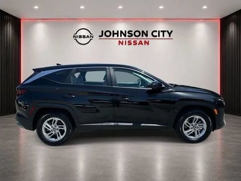 Used 2025 Hyundai Tucson SE FWD image 3