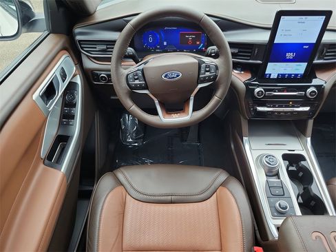 Used 2023 Ford Explorer King Ranch w/ Technology Package image 18