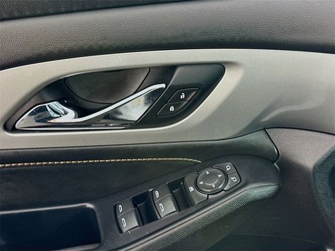 Used 2021 Chevrolet Traverse RS image 18