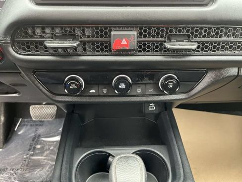 Used 2023 Honda HR-V LX image 18