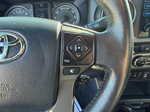 Used 2017 Toyota Tacoma TRD Off-Road w/ Premium & Technology Package AWD/4WD image 22