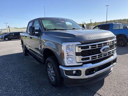 Used 2025 Ford F250 XLT AWD/4WD image 3