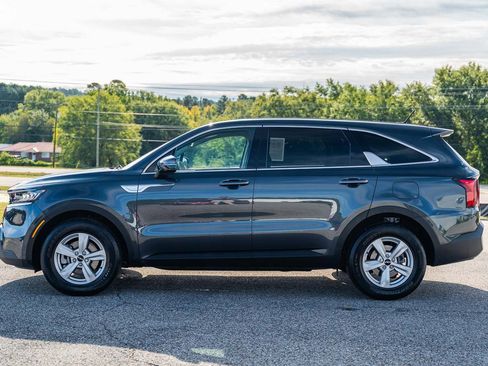 Used 2023 Kia Sorento LX image 4