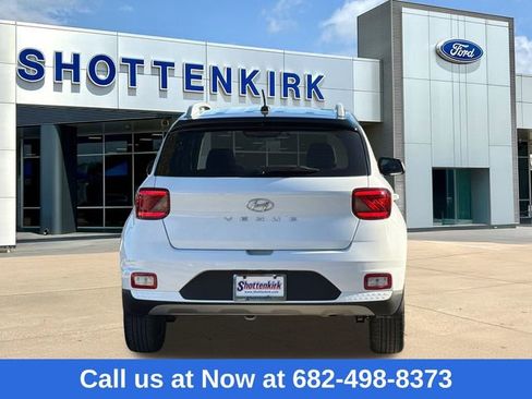 Used 2025 Hyundai Venue Limited image 6