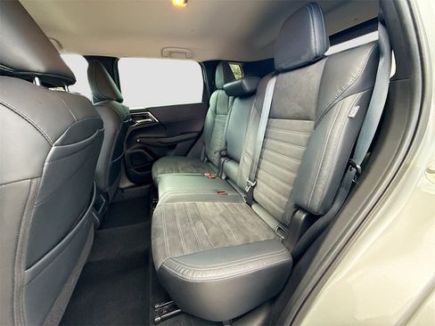 Used 2022 Mitsubishi Outlander SE image 26