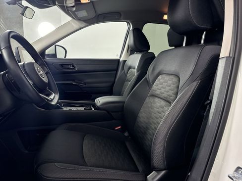 Certified 2025 Nissan Pathfinder SV image 20