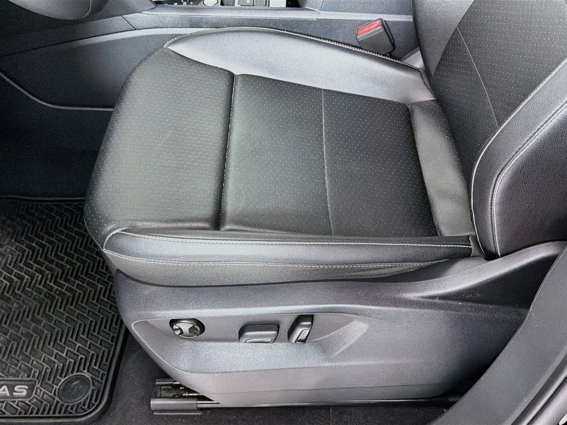 Used 2023 Volkswagen Atlas SE w/ Panoramic Sunroof Package FWD image 18