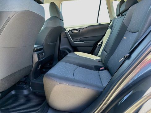 Used 2025 Toyota RAV4 XLE AWD/4WD image 22