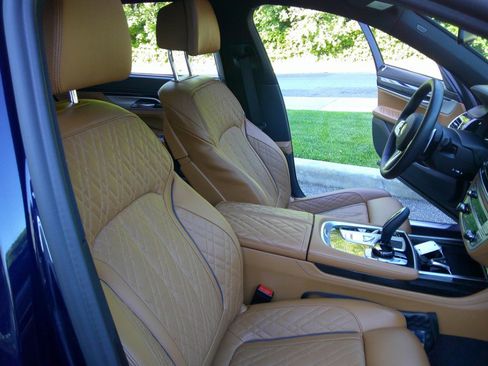 Used 2021 BMW 750i xDrive w/ Luxury Rear Seating Package AWD/4WD image 7