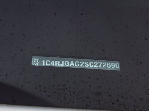 Certified 2025 Jeep Grand Cherokee Altitude image 29