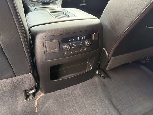 Used 2020 Chevrolet Suburban Premier image 24