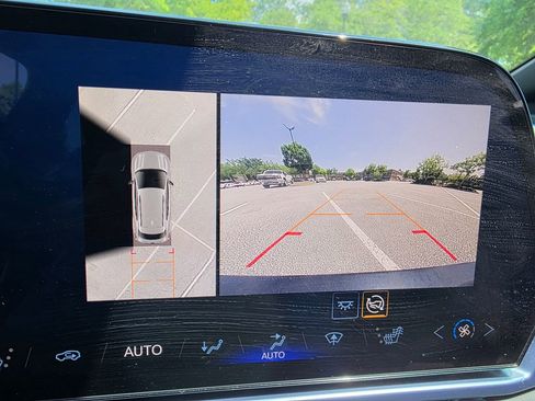 Used 2025 Chevrolet Equinox EV LT w/ Convenience Package FWD image 18