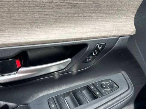 Used 2025 Toyota Grand Highlander FWD image 17