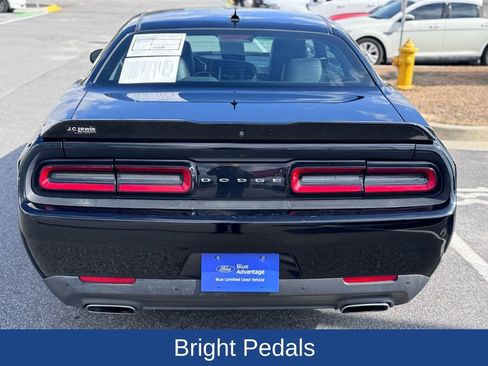 Used 2017 Dodge Challenger SXT Plus image 7