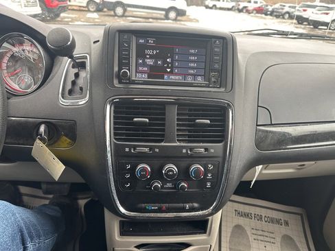 Used 2017 Dodge Grand Caravan SE w/ Power Window Group image 19