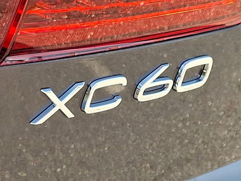 Used 2025 Volvo XC60 T8 Plus w/ Protection Package Premier image 21