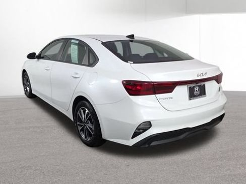Used 2024 Kia Forte LXS w/ LXS Technology Package FWD image 8