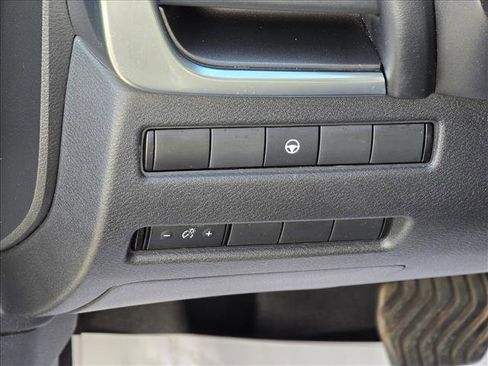 Used 2023 Nissan Rogue SV image 8