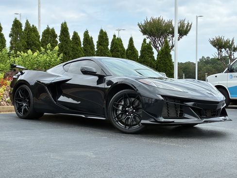 Used 2024 Chevrolet Corvette Z06 w/ Z07 Performance Package RWD image 2