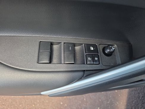 Used 2025 Toyota Corolla Cross AWD Hybrid w/ Moonroof Package image 28