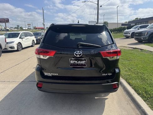 Used 2018 Toyota Highlander XLE AWD/4WD image 4