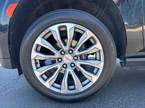Used 2022 GMC Yukon XL Denali w/ Denali Premium Package AWD/4WD image 10