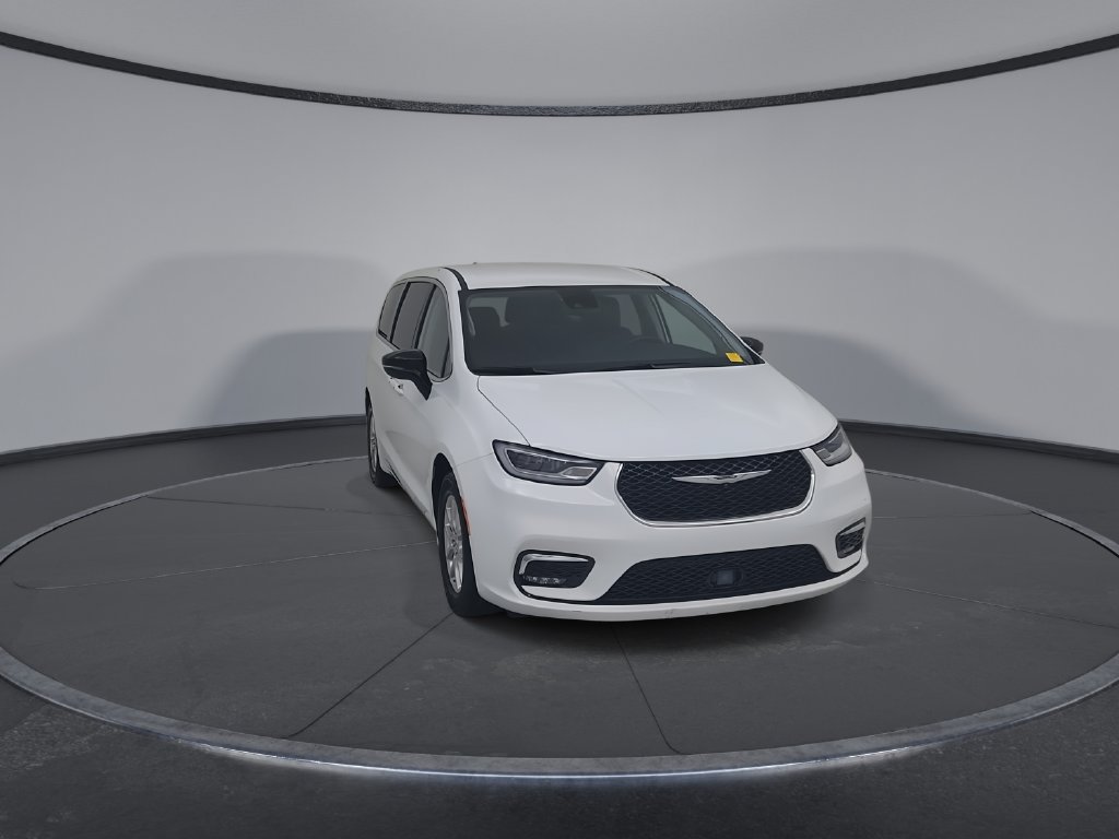 Certified 2024 Chrysler Pacifica Touring-L FWD image 5