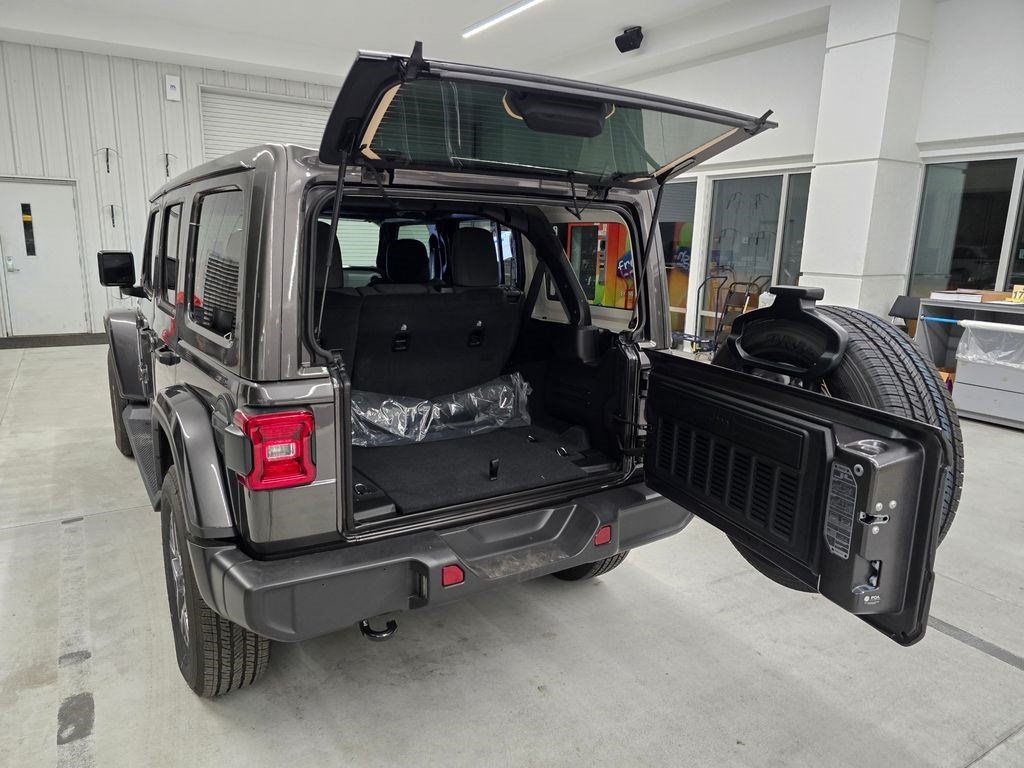 New 2025 Jeep Wrangler Unlimited Sahara AWD/4WD image 34
