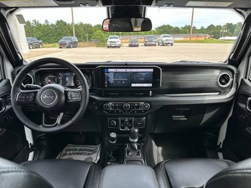 Certified 2025 Jeep Gladiator Sport AWD/4WD image 34