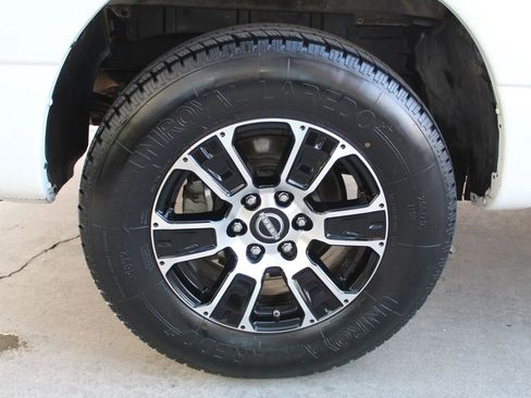 Used 2023 Nissan Titan SV RWD image 35