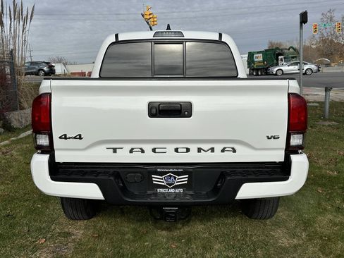Used 2022 Toyota Tacoma SR AWD/4WD image 8