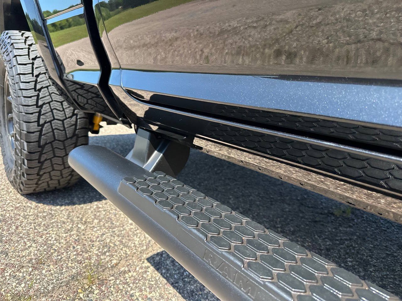 Used 2018 RAM 2500 Laramie w/ Sport Appearance Group AWD/4WD image 33
