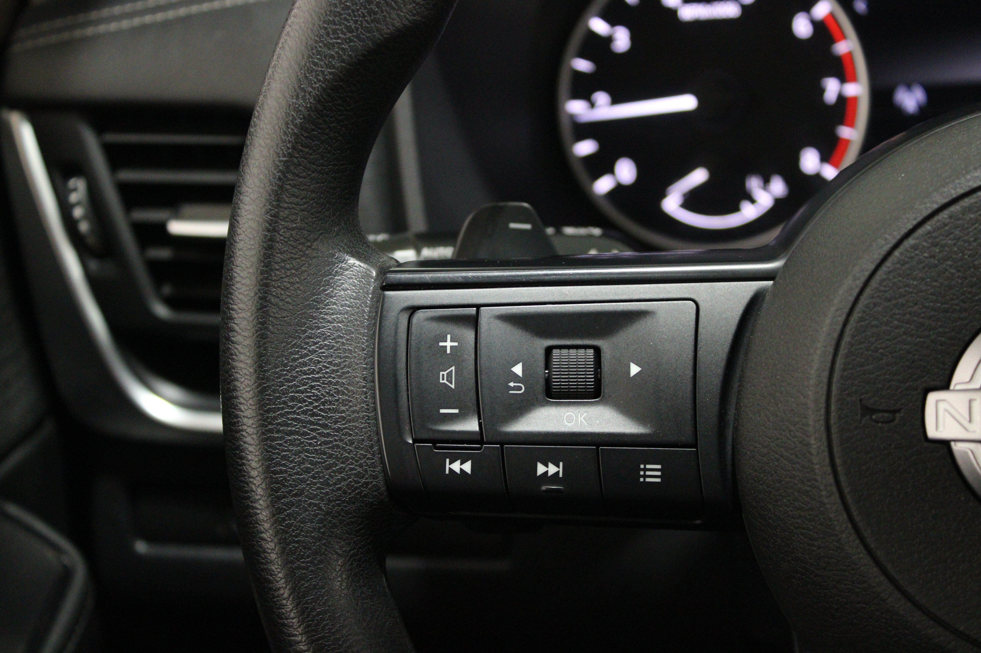 Used 2022 Nissan Rogue S AWD/4WD image 3