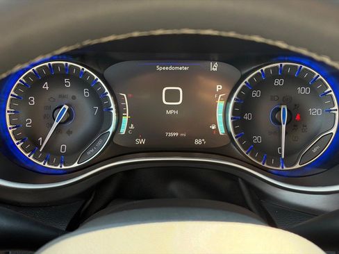 Used 2024 Chrysler Pacifica Touring-L FWD image 28