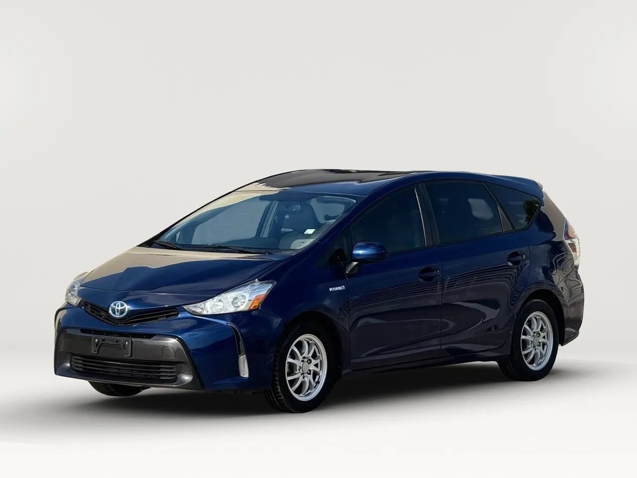 Used 2016 Toyota Prius V Four FWD image 3