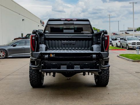 Used 2025 GMC Sierra 2500 AT4X AWD/4WD image 9