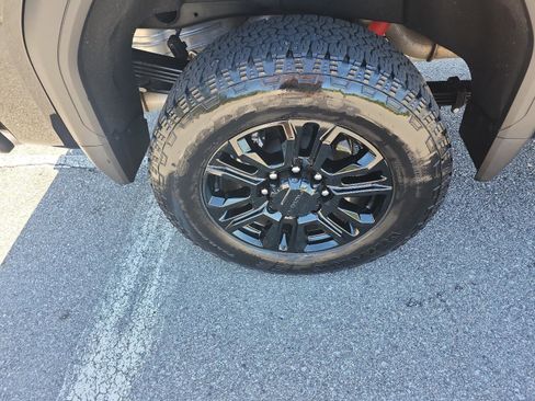 Certified 2023 GMC Sierra 2500 Denali w/ Denali Black Diamond Edition AWD/4WD image 6