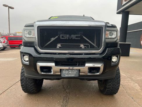 Used 2015 GMC Sierra 2500 Denali w/ Duramax Plus Package image 3