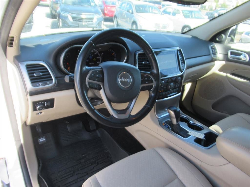 Used 2022 Jeep Grand Cherokee Laredo E AWD/4WD image 15
