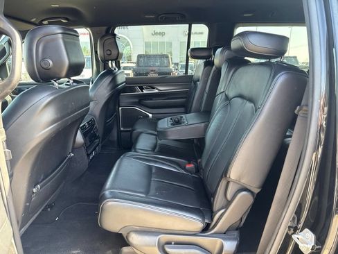 Used 2024 Jeep Wagoneer L Series II RWD image 20