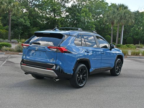 Certified 2024 Toyota RAV4 SE w/ Convenience Package AWD/4WD image 3