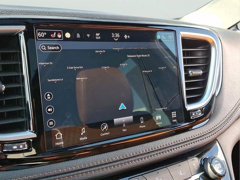 Used 2026 Chrysler Pacifica Pinnacle w/ Trailer Tow Group FWD image 35