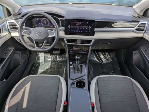 New 2026 Volkswagen Taos SE FWD image 15