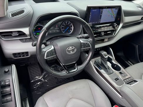 Used 2021 Toyota Highlander Platinum image 24