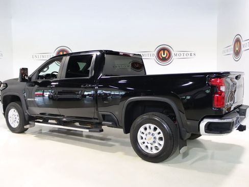 Used 2022 Chevrolet Silverado 2500 LT w/ Convenience Package AWD/4WD image 3