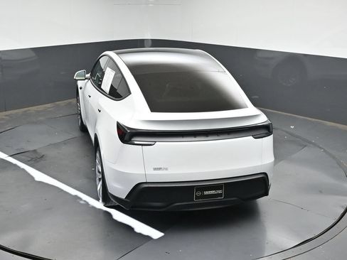 Used 2026 Tesla Model Y 2WD image 34
