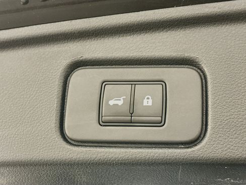 Used 2023 Nissan Pathfinder SL AWD/4WD image 32