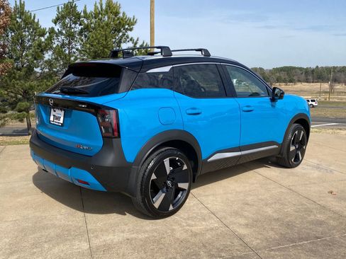 Used 2025 Nissan Kicks SR w/ Interior Electronics Package image 6