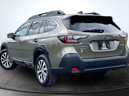 Used 2025 Subaru Outback Premium AWD/4WD image 4